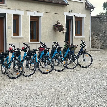 Le Domaine De L Etang Le Merger Holiday home Oeuilly